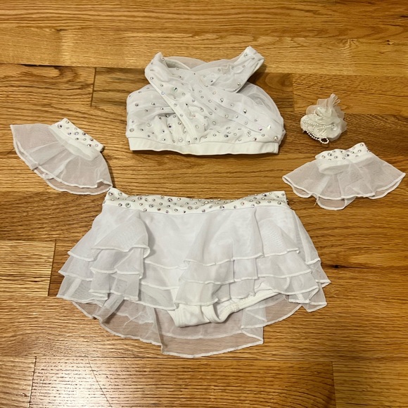 The Lineup White Lyrical Child Size 6 - Picture 1 of 4